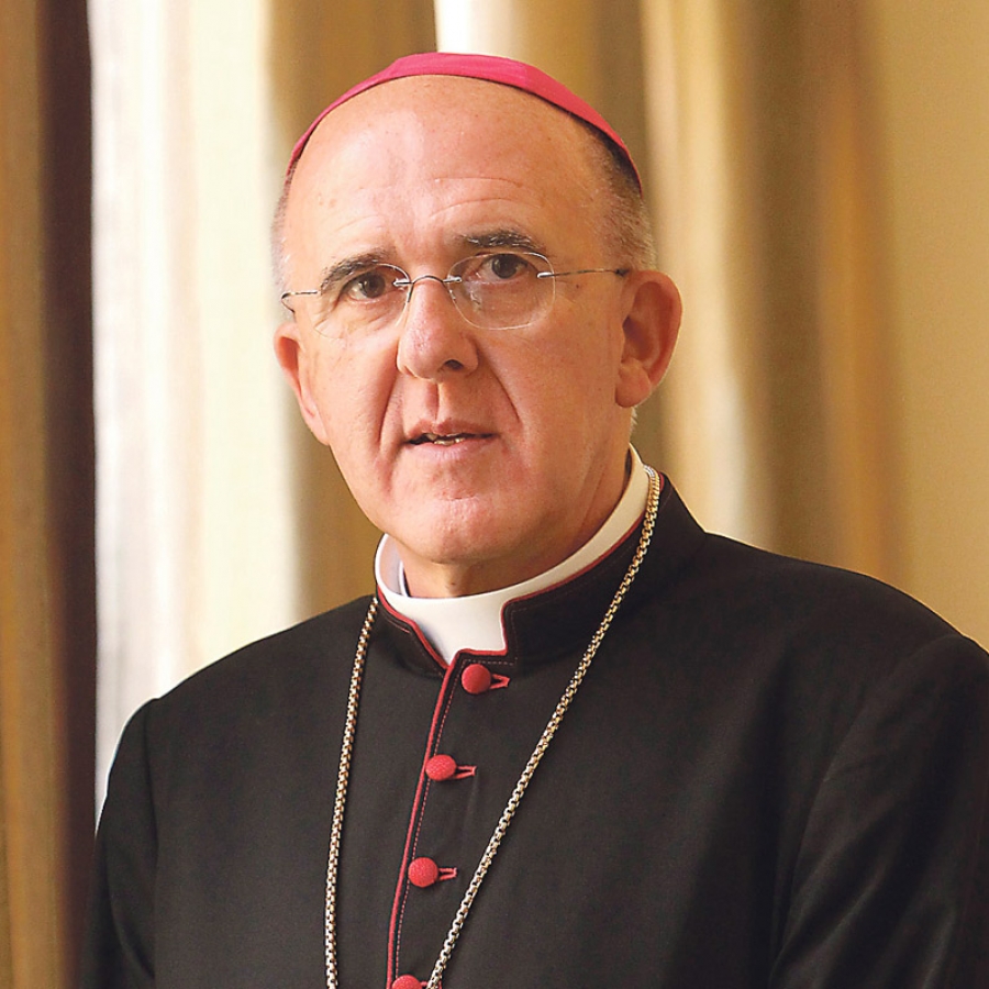 El arzobispo mantiene un encuentro sacerdotal en el Ateneo de Teología