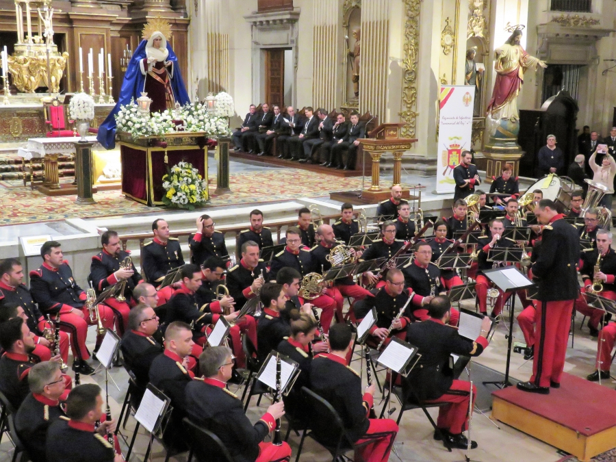 La colegiata acoge el XV concierto de marchas procesionales de la hermandad de la Macarena
