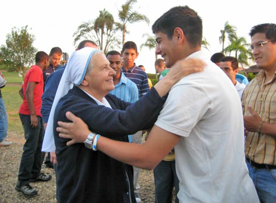 La comunidad Cenáculo ofrece testimonios de esperanza en parroquias y colegios de la diócesis