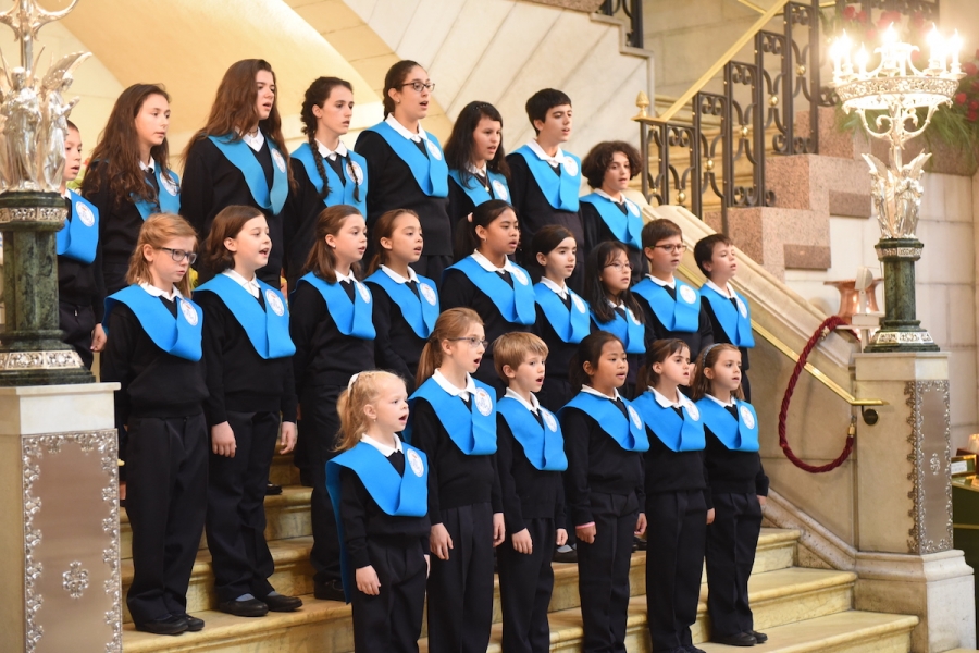 La escolanía diocesana Virgen de la Almudena canta este domingo en la catedral