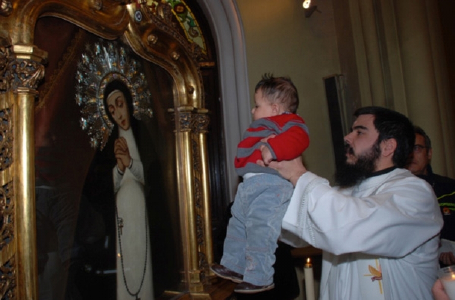 La parroquia de La Paloma acoge un acto de presentación de los niños a la Virgen en la festividad de las Candelas
