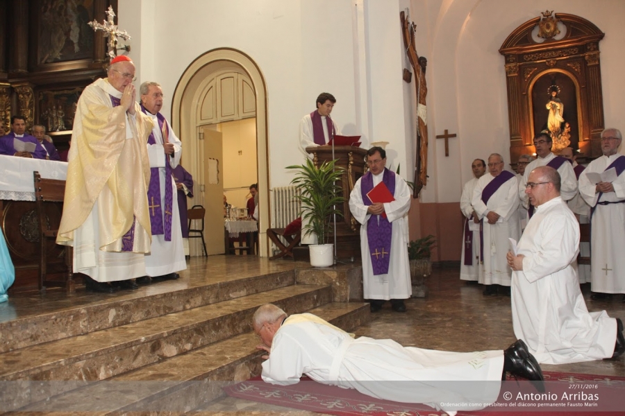 Fausto Marín celebra su primera Misa en San Miguel Arcángel