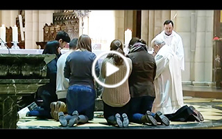 El cardenal Osoro preside en la catedral una nueva vigilia de oración con los jóvenes