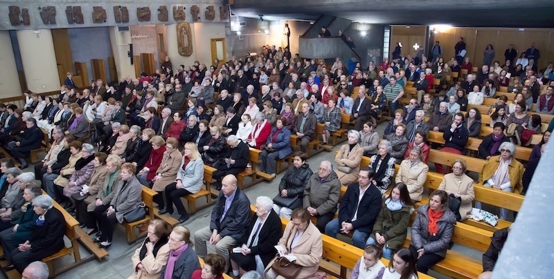 DetalleFielesParroquiaRosarioFilipinas24