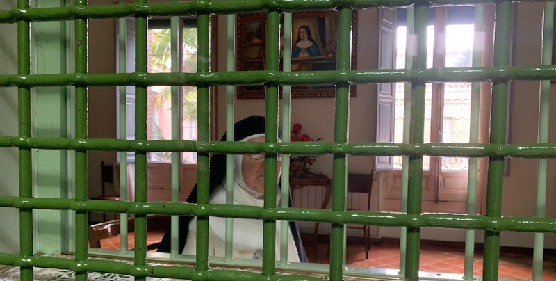 DetalleMadreAbadesaLatina24