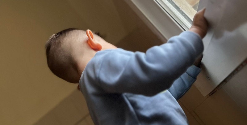 DetalleNinoVentana24