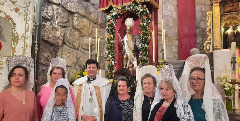 Detalle Mujeres Mantilla