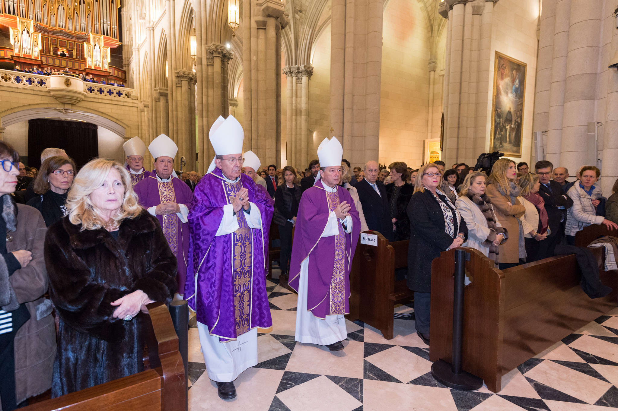 2016-12-16 - Misa por monseñor Javier Echevarría, en la catedral de la Almudena