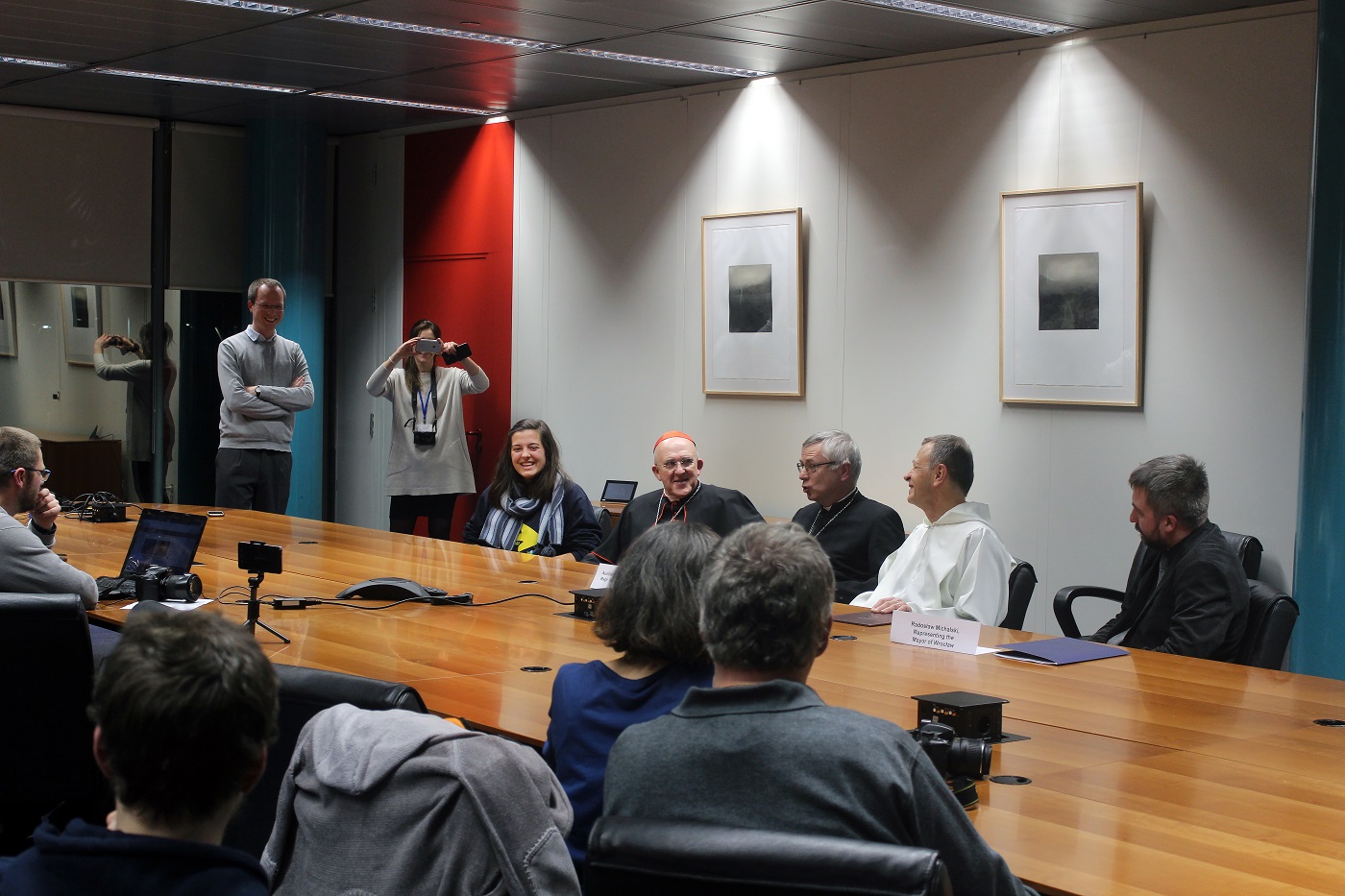 rueda prensa taize ifema