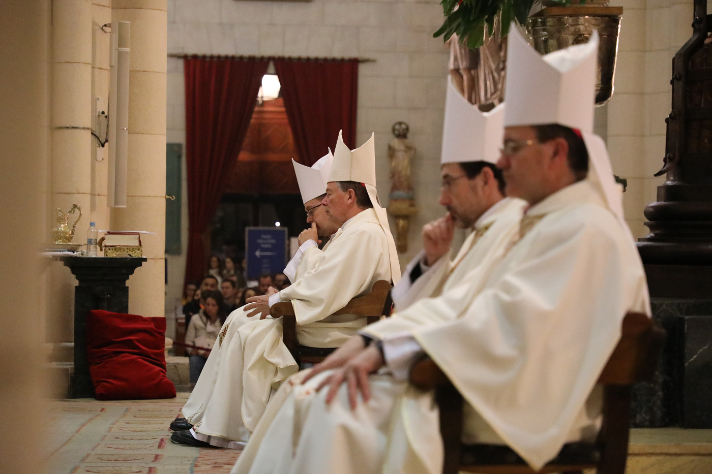 vigilia pascual obispos auxiliares