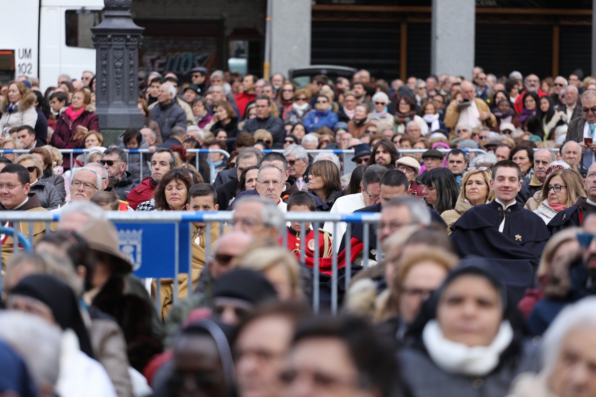 almudena 2019 fieles plaza mayor