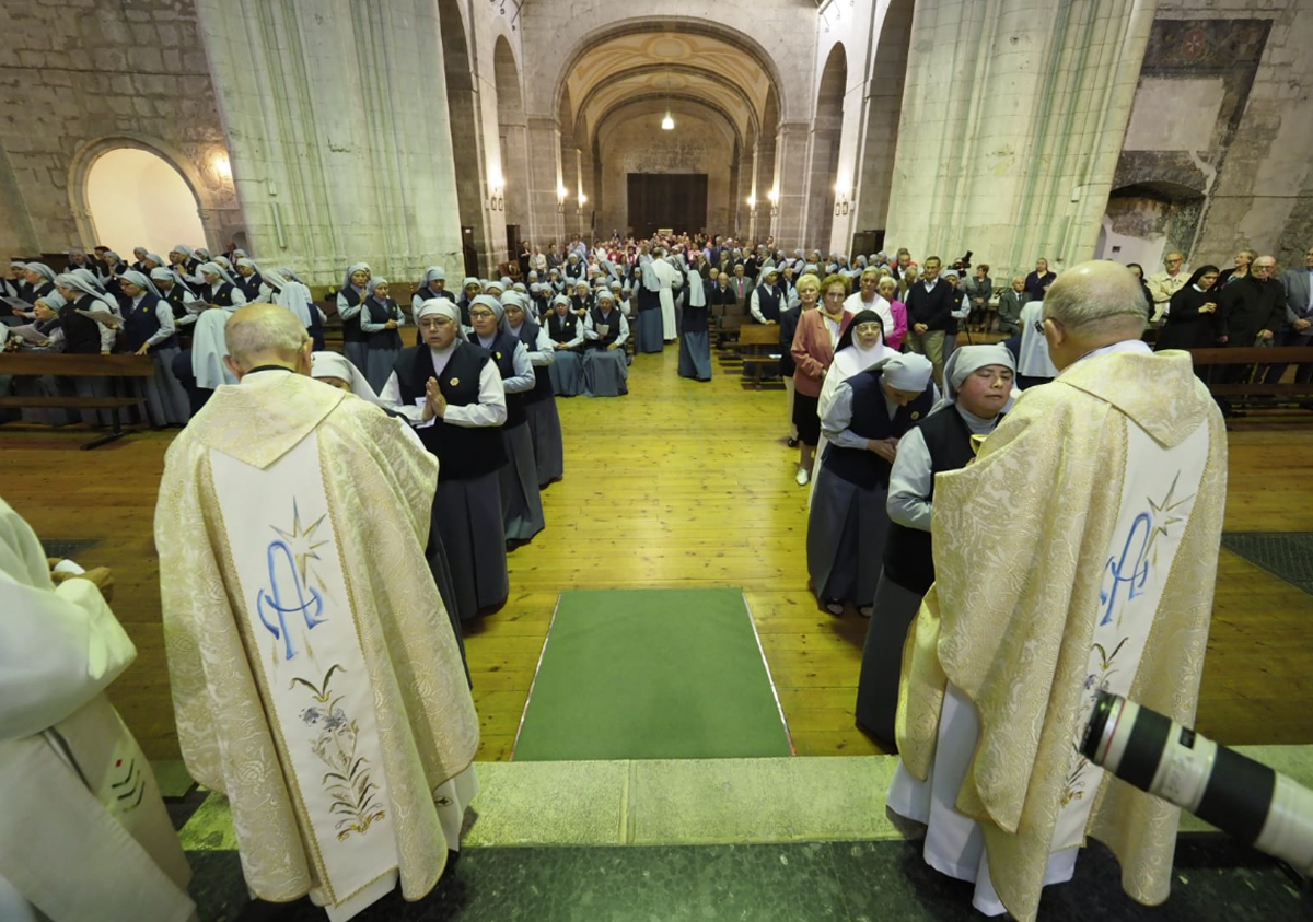 Osoro Blazquez AprobacionPontificia MartayMaria comunionOK5