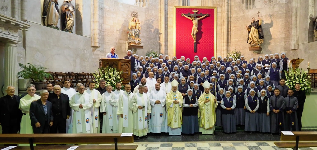 Osoro Blazquez AprobacionPontificia MartayMaria grupoOK1