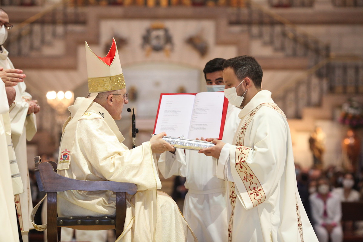 Ordenaciones diaconales jun 21 1200x800 3