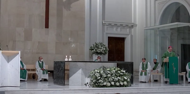 domingo comunion montoya altar