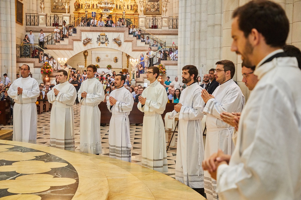 ordenaciones diaconos altar