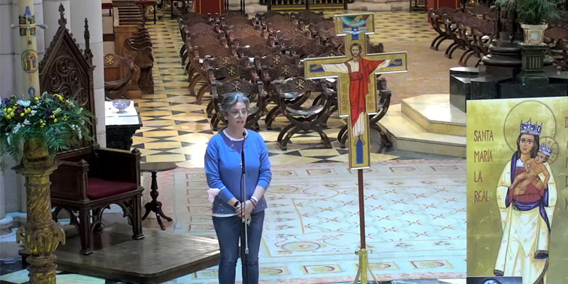 Adoremos mayo religiosa