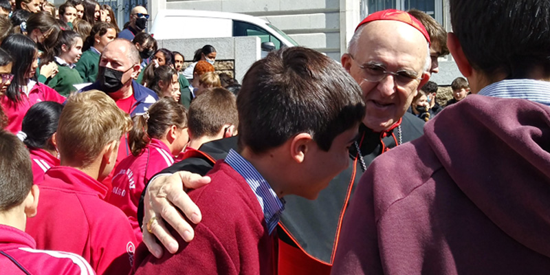 Coles diocesanos misa pascua alumno