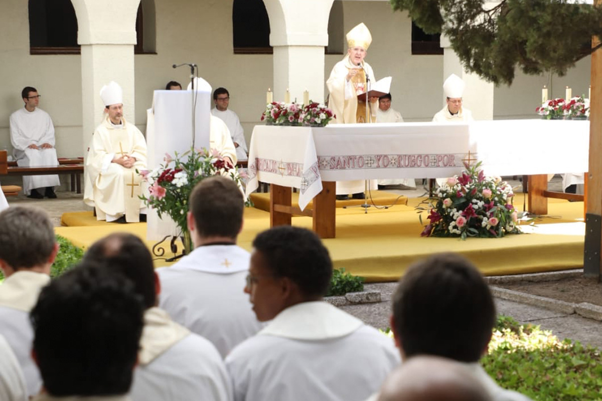 Cristo sacerdote apertura grande