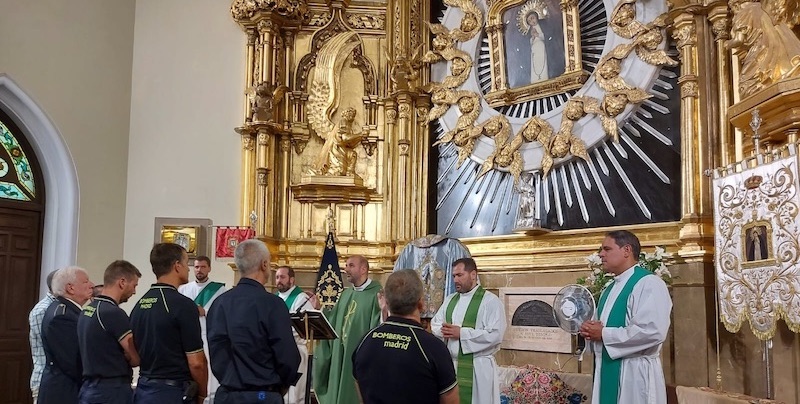 DetalleImposicionMedallasCongregantesPaloma