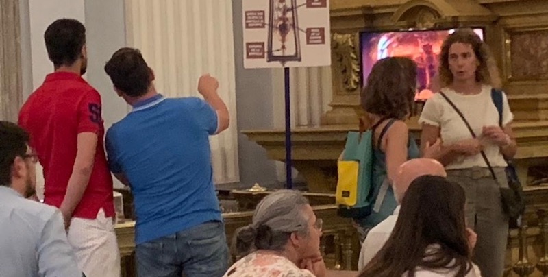 FielesRezandoSanPantaleon23