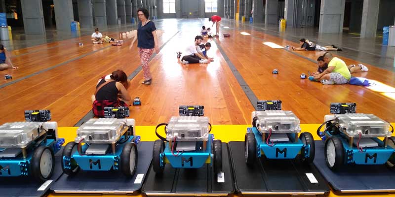 Campamento caritas robots