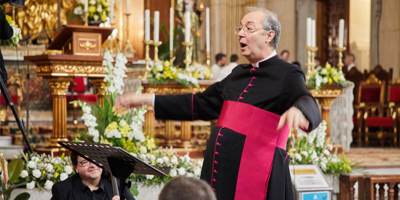 Frisina primer plano