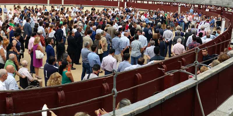 Paloma Las Ventas Misa lateral