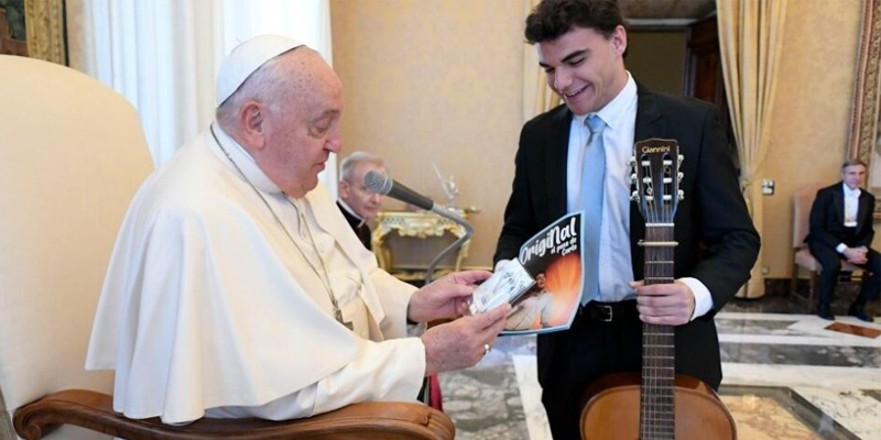 Carlo musical papa francisco