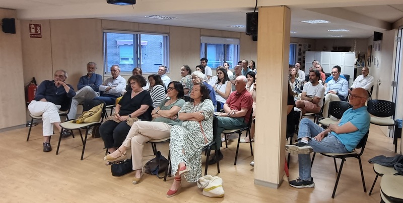 Debate Gin Tonic Jun24