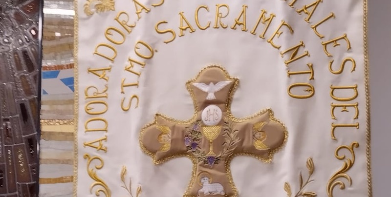 Detalle Estandarte Adoradoras24