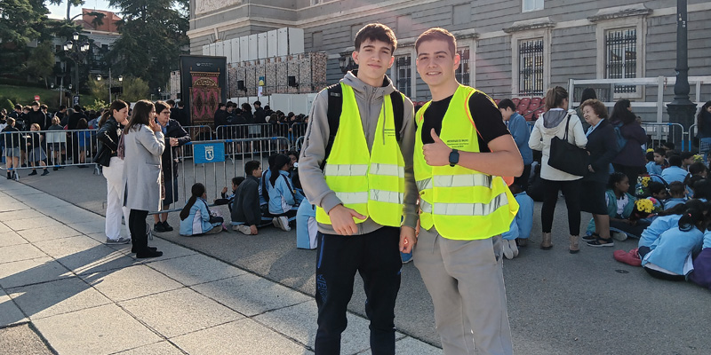 Ofrenda almudena voluntarios