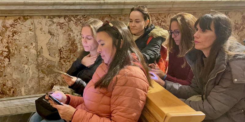 Madres monicas loreto rezando