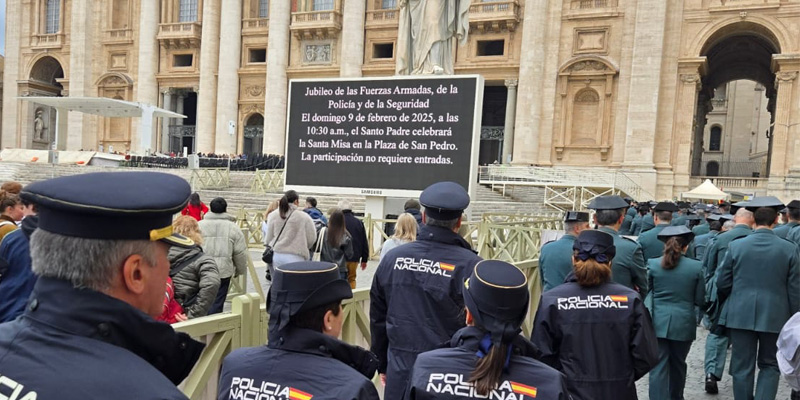 Jubileo policia espaldas