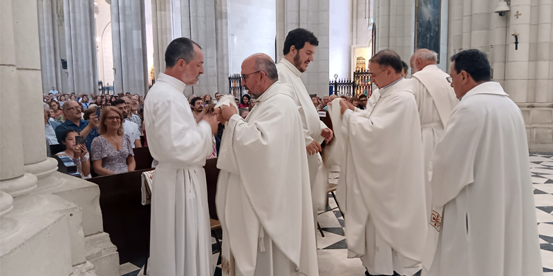 Ordenaciones diacono dalmatica2