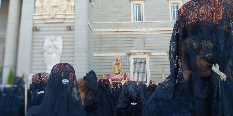 Almudena 25 mantilla