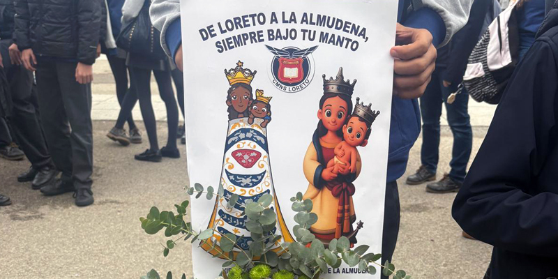 Almudena ofrenda flores loreto