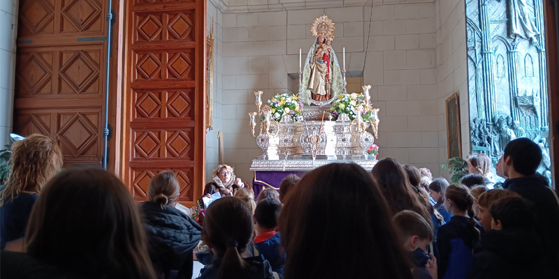 Almudena ofrenda jueves atrio