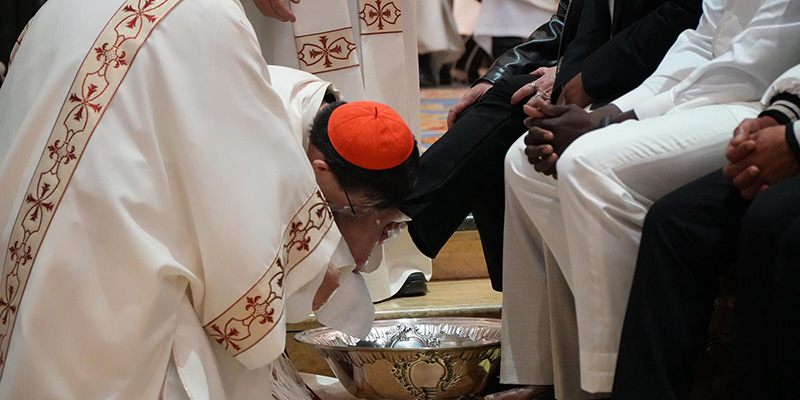 Jueves Santo beso pie