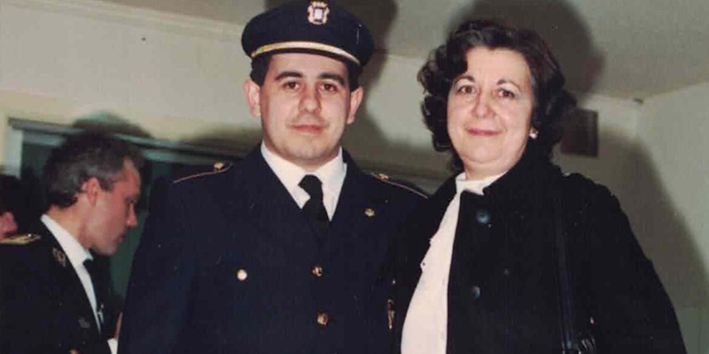 Felix bombero paloma madre