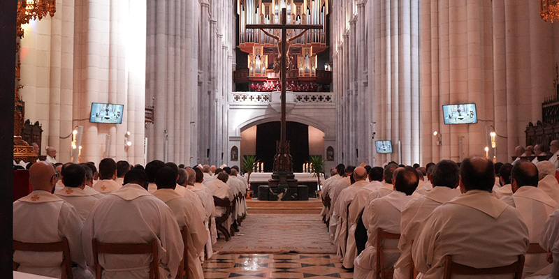 Misa Crismal 26 espaldas