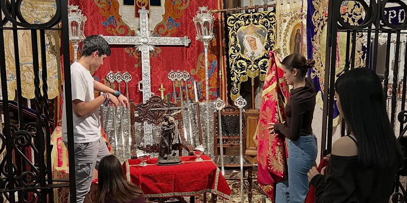 Encuentro cofrades jovenes altar