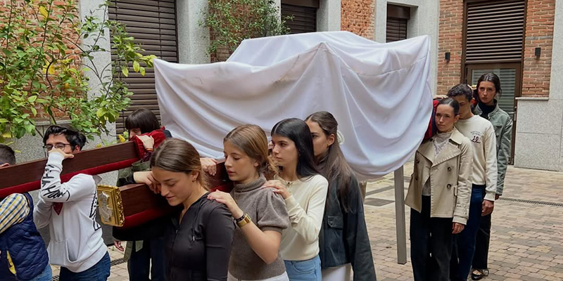 Encuentro cofrades jovenes procesion