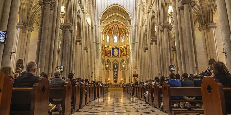 Visita papa catedral nave central