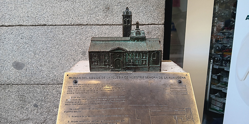 Visita papa catedral maqueta 2