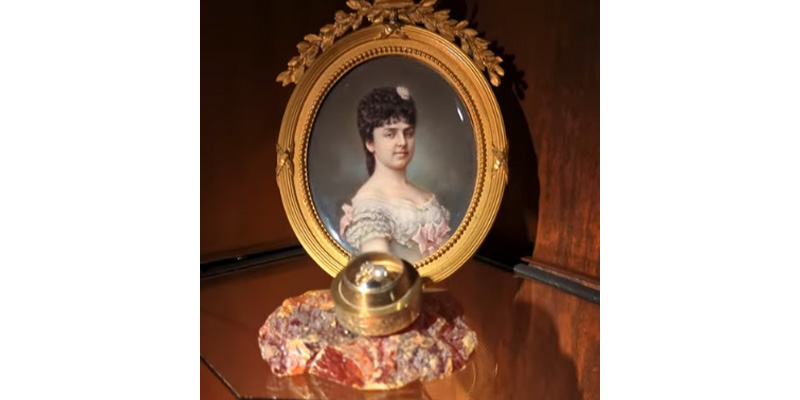 visita papa miniatura reina