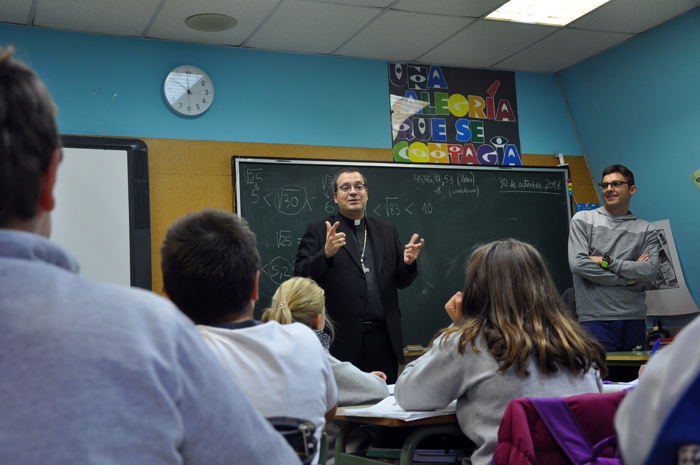2018-10-30 - Visita pastoral de monseñor Vidal al colegio Enriqueta Aymer