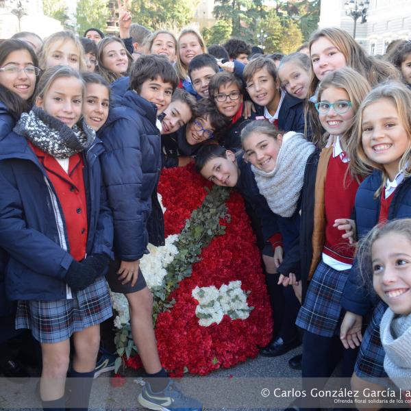 2016-11-08 - Ofrenda floral solidaria de los colegios a la Virgen de la Almudena