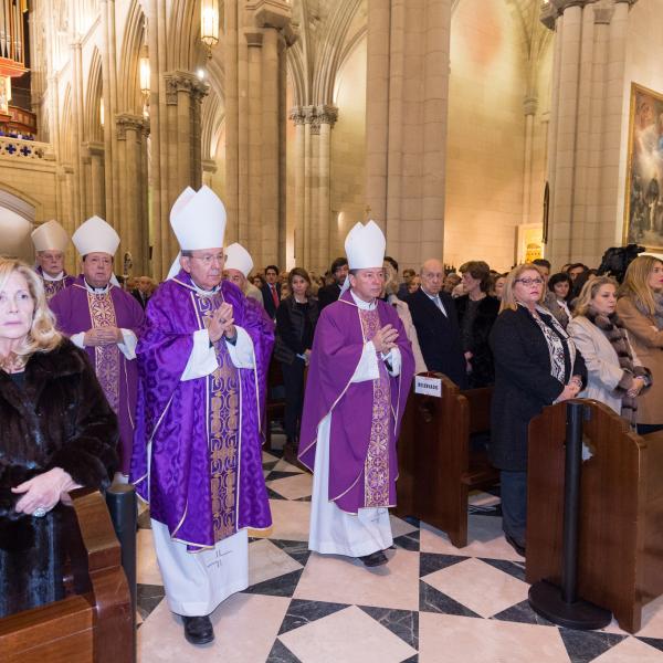 2016-12-16 - Misa por monseñor Javier Echevarría, en la catedral de la Almudena