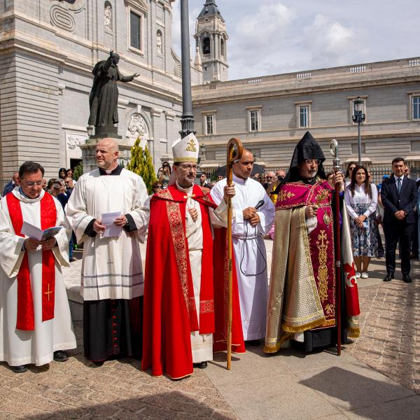 2024-05-18 - Solemnidad de Pentecostés en la Catedral de la Almudena y consagración del Jachkar